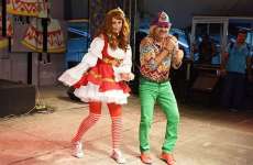 Para seu programa, Xuxa se veste de Florentina para receber Tiririca