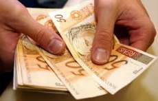 Sal&aacute;rio m&iacute;nimo de R$ 724 entra em vigor