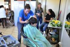 Laranjeiras - Ação Social leva cursos de beleza para dentro das escolas municipais e o Cense