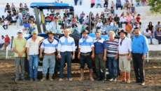 Reserva do Iguaçu - Prefeito entrega trator para associações de produtores rurais