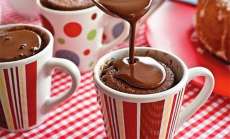 R&aacute;pidos e f&aacute;ceis de fazer, bolos de caneca encantam a crian&ccedil;ada; confira receitas