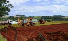 Porto Barreiro - Via&ccedil;&atilde;o e obras inicia terraplanagem para constru&ccedil;&atilde;o da nova escola