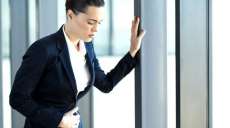 M&eacute;dico sugere licen&ccedil;a de trabalho para mulheres na TPM: entenda impacto que teria