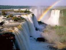 Cataratas do Igua&ccedil;u registram a menor vaz&atilde;o do ano