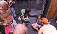 Participante do BBB desmaia e é atendida por equipe médica