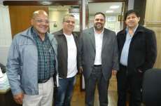 Laranjeiras - Vice-prefeito Ivan Theo busca no governo do Estado mais moradias