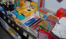 Pais j&aacute; pensam em como economizar na compra do material escolar