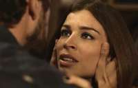 'O Outro Lado do Para&iacute;so': L&iacute;via e Renato passam a noite juntos