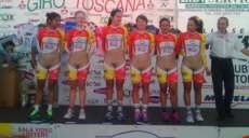 Uniforme deixa ciclistas "seminuas" e gera pol&ecirc;mica