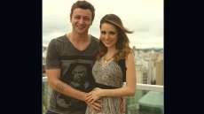 Nasce Theo Scholles Lima, primeiro filho de Sandy