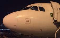 No Paran&aacute;, tempestade de granizo rompe janela de avi&atilde;o e turbul&ecirc;ncia provoca desvio na rota