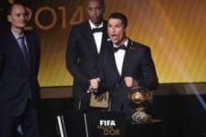 Bola de Ouro - Cristiano Ronaldo vence o pr&ecirc;mio pelo segundo ano seguido