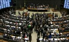 Defini&ccedil;&atilde;o de fam&iacute;lia &eacute; aprovada por comiss&atilde;o na C&acirc;mara federal como &ldquo;uni&atilde;o entre homem e mulher&rdquo;