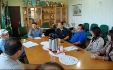 Pinh&atilde;o - Executivo e empres&aacute;rios discutem programa&ccedil;&atilde;o de natal