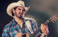 Cantor sertanejo Loubet sofre acidente