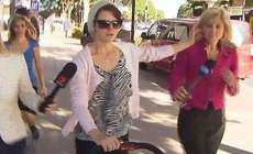 Mulher usa cigarro para queimar rosto de rep&oacute;rter; veja o v&iacute;deo