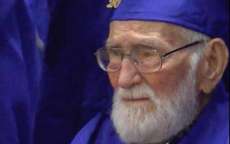 Aos 101 anos, homem se forma no ensino m&eacute;dio